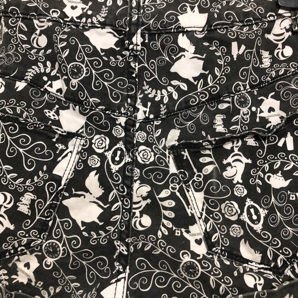 Disney Shorts Size 3 - Picture 6 of 9